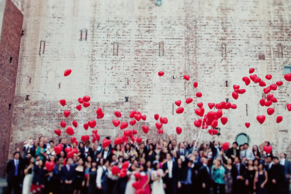 red-heart-wedding-balloon-ideas